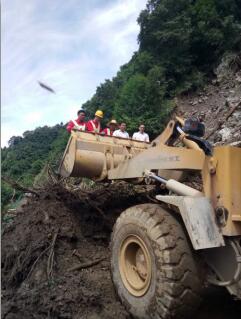 抗洪搶險(xiǎn)，交通實(shí)業(yè)人在行動(dòng)